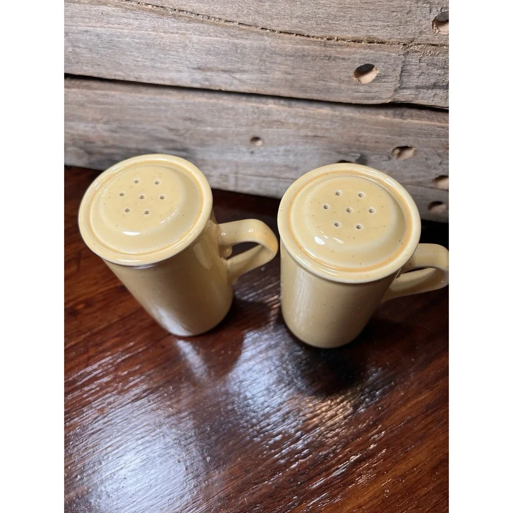 Vintage Yellow Speckled Handled Ceramic Salt Pepper Shakers Cottage‎ Core